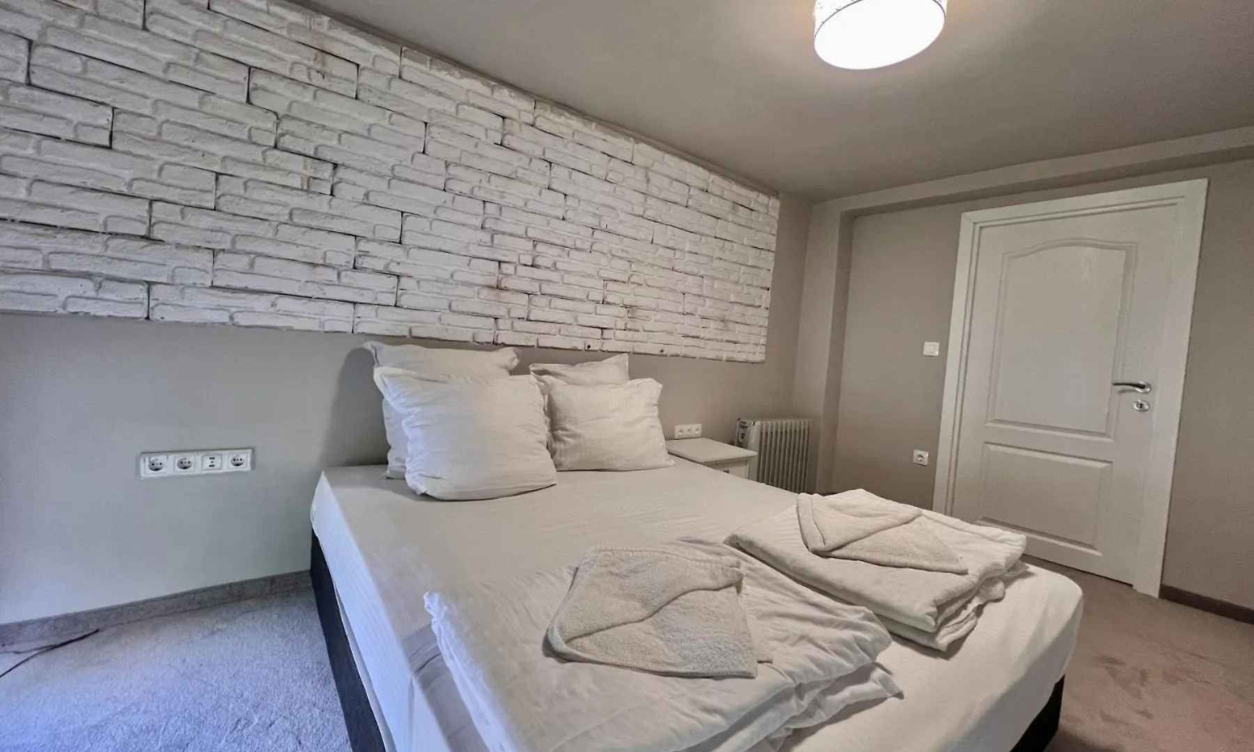 BED&BOOK hostel Warna Bulgarien