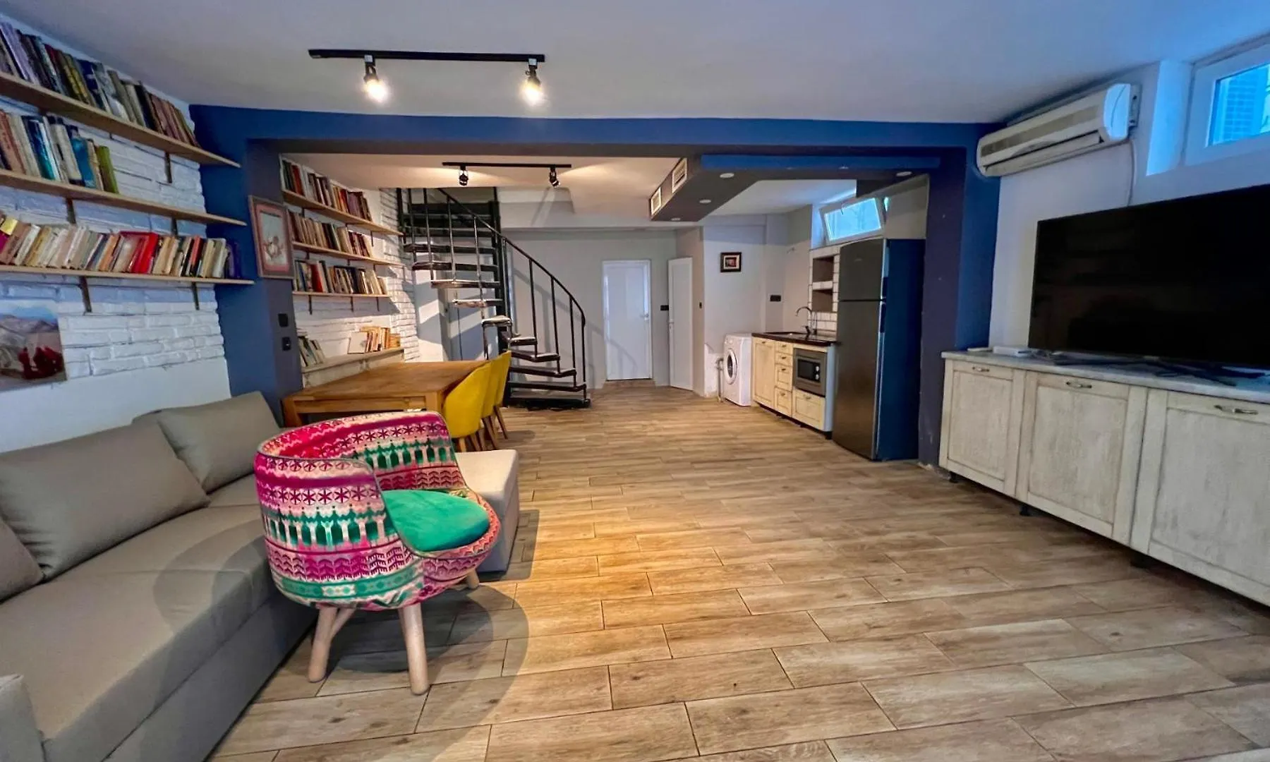 BED&BOOK hostel Warna