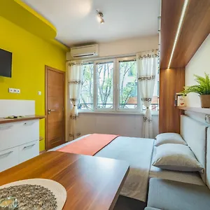 Dolce Apartment Warna